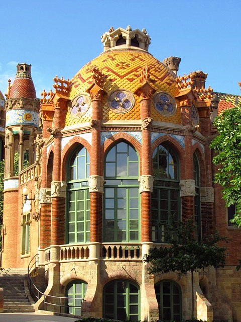 Detalle ornamental de uno de los edificios del Hospital de Sant Pau en Barcelona