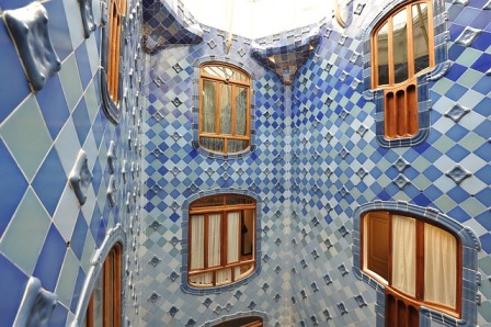 Mosaicos azules del interior de la Casa Batlló