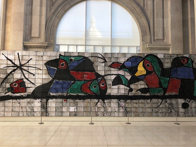 Mural de Miró en el Museo Nacional de Arte de Catalunya de Barcelona