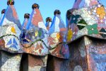 Trencadís en las chimeneas de la Casa Batlló de Gaudí