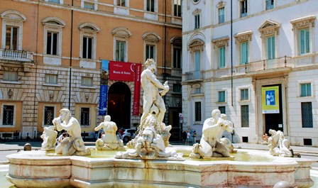 Fontana del Moro de Giacomo della Porta y Bernini en la Piazza Navona