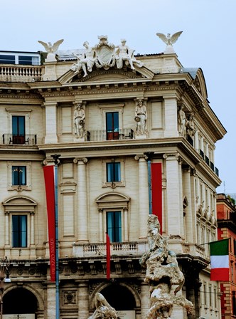 Esculturas de los edificios de la Plaza de la República en Roma