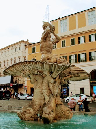 Fuente del Tritón de Bernini en la Piazza Barberini de Roma