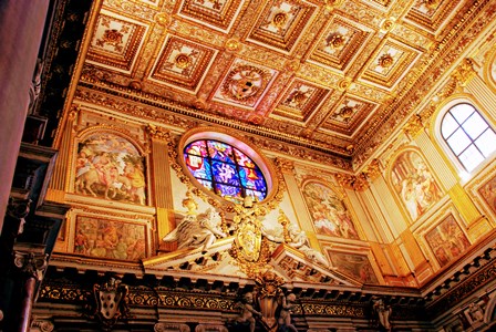 Lujoso interior de la Basílica de Santa María la Mayor