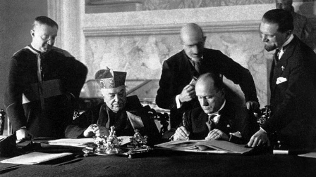La firma de los Pactos de Letrán entre el Cardenal Pietro Gasparri y Mussolini