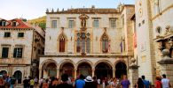 El Precioso Palacio Sponza en la Plaza de Luza de Dubrovnik