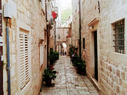 Preciosas callejuelas tras las Catedral de Dubrovnik