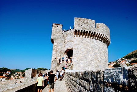 Subir a la Torre Minčeta es una de las mejores sensaciones del paseo por las murallas