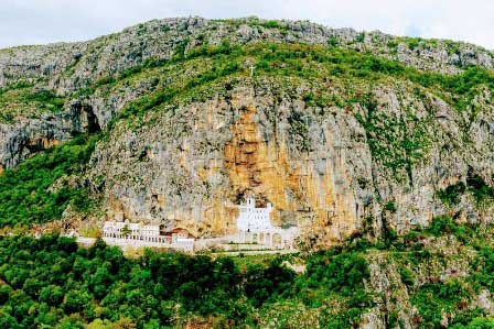Monasterio de Ostrog en Montenegro
