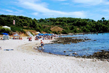 Playa de arena Vela Przina Beach en Lumbarda (isla de Korcula)